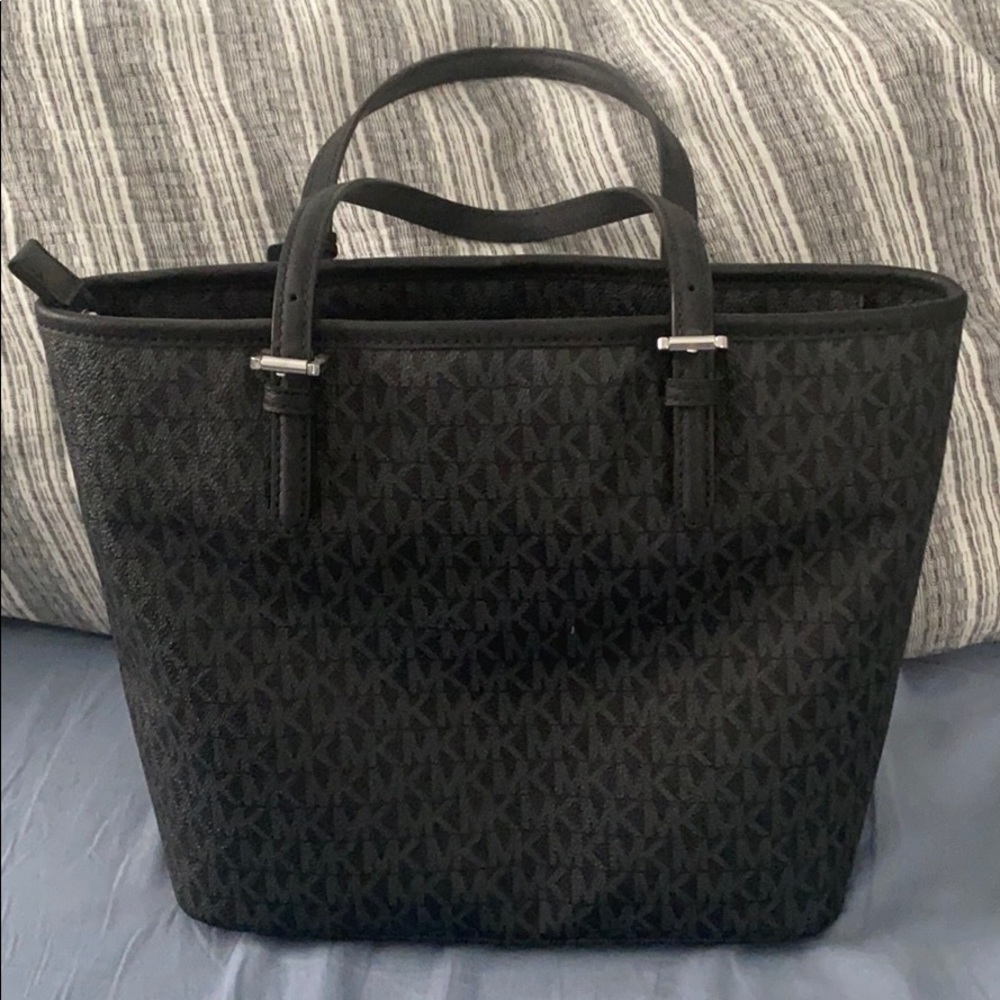 MK Purse - Picture 4 of 5